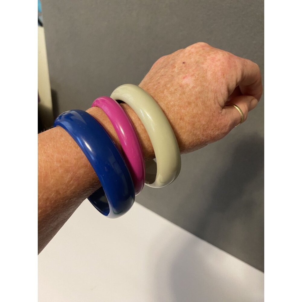 Vintage Plastic Bangle Bracelets Set Of 3 Pink Beige Blue 80/90's Style Retro